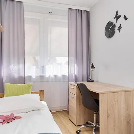 Wyszynskiego With Air Conditioning & Free Parking By Renters 아파트 *